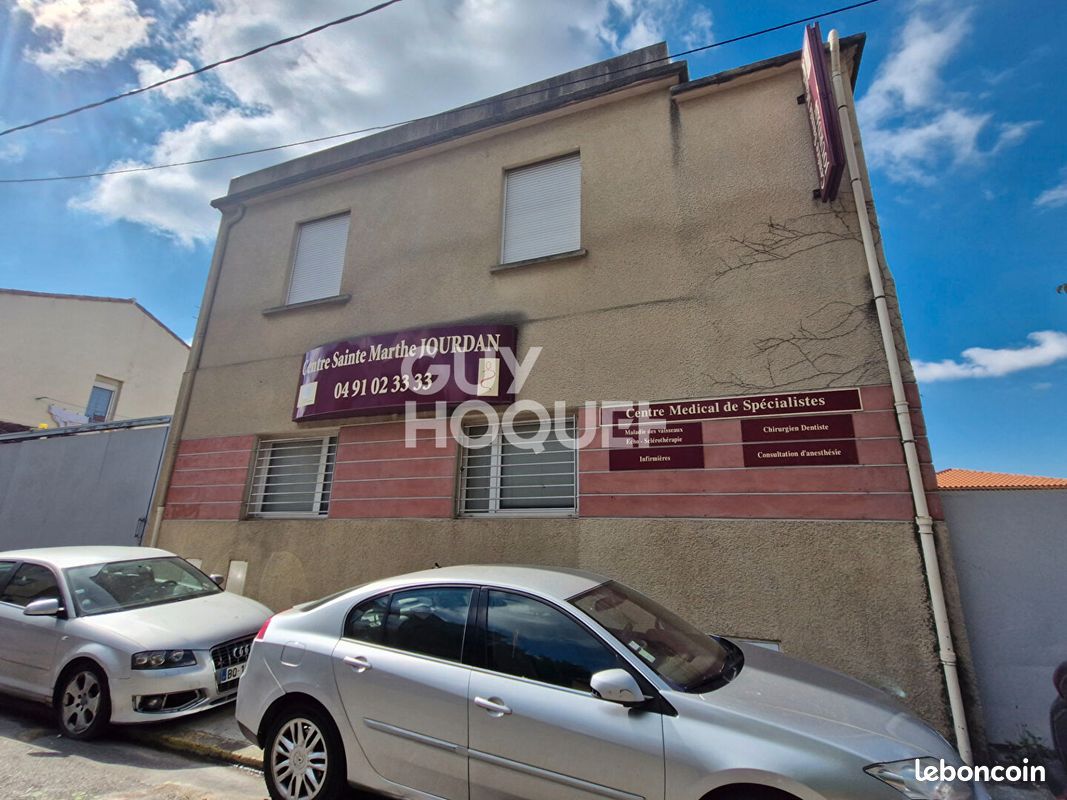 285m² Office in Marseille, France No. 342445