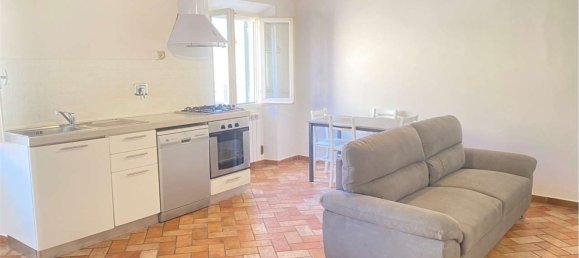 3 bedrooms Apartment in Prato, Italy No. 371934 3