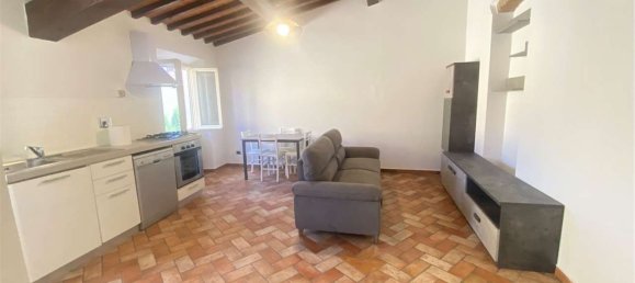 3 bedrooms Apartment in Prato, Italy No. 371934 2