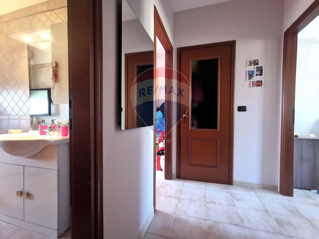 Квартира с 4 комнатами в Бари, Италия № 186996