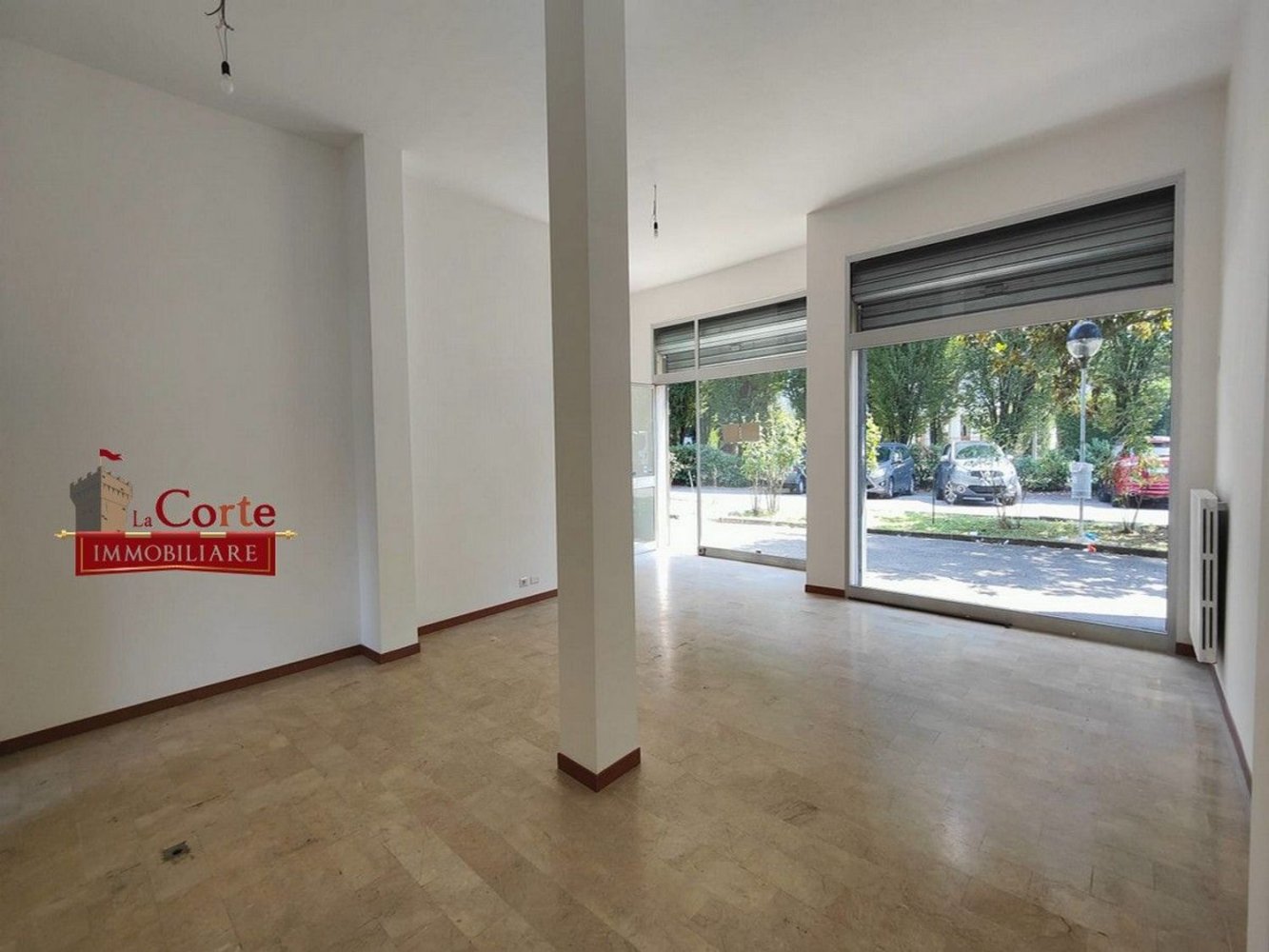 Gewerbliche Immobilie in Garbagnate Milanese, Italy 85m², Nr. 364782