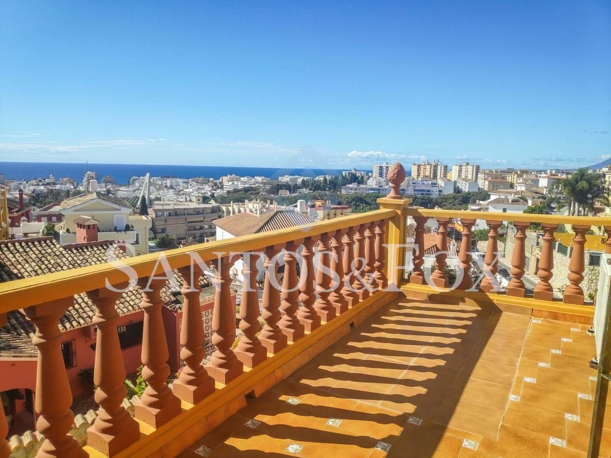 4 bedrooms Villa in Marbella, Spain No. 27012