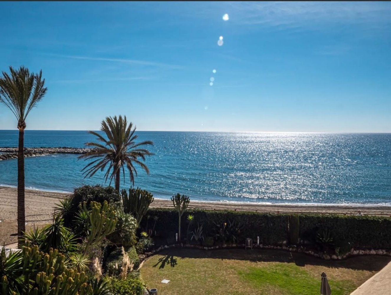 Apartamento de 2 dormitorios en Marbella, Spain No. 93985