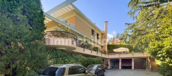 2 bedrooms Penthouse in Pino Torinese, Italy No. 315287 2