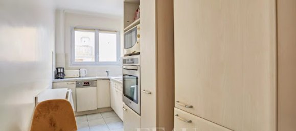 2 bedrooms Apartment in Paris, France No. 146176 10