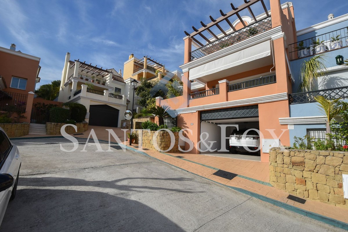4 bedrooms Townhouse in Marbella, Spain No. 43801