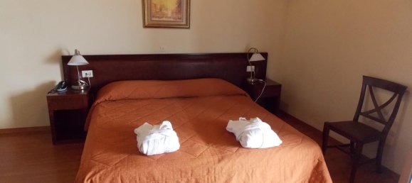 33-Zimmer Stadthaus in Euboea, Greece, Nr. 5663 15