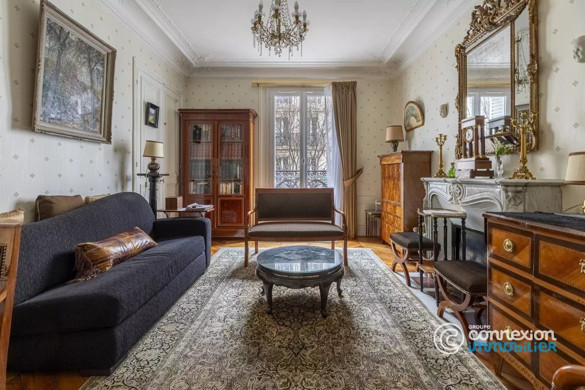 2 bedrooms Apartment in Paris, France No. 134001