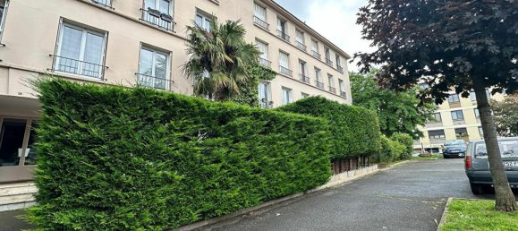 Apartamento de 2 dormitorios en Bezons, France No. 176066 10