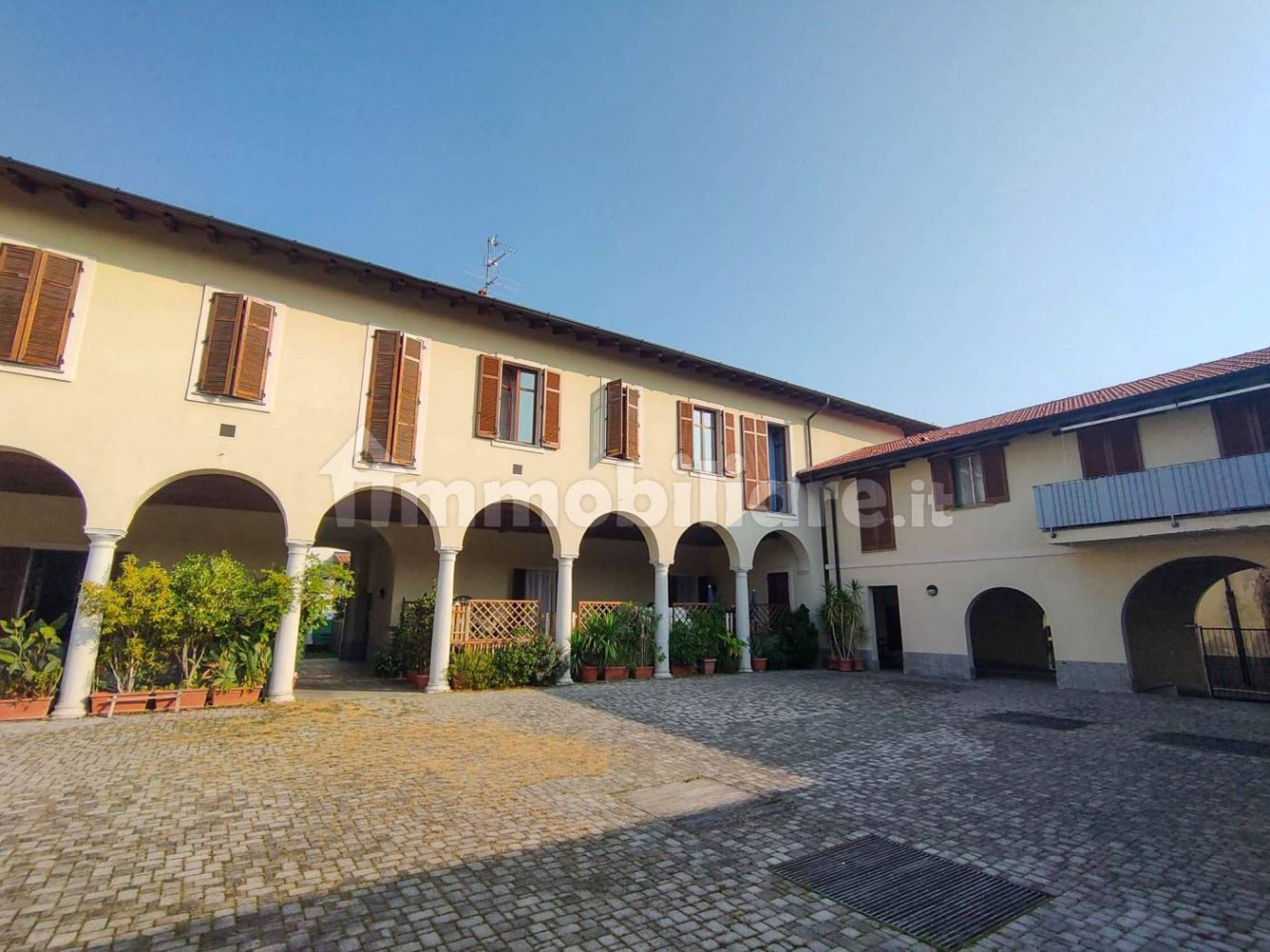 Apartamento de 2 dormitorios en Lonate Ceppino, Italy No. 2791