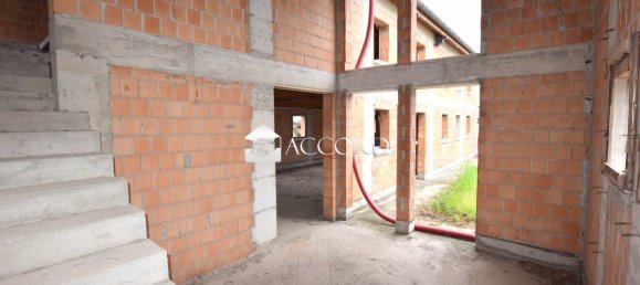 3 Schlafzimmer Haus in Montebelluna, Italy, Nr. 71748 9