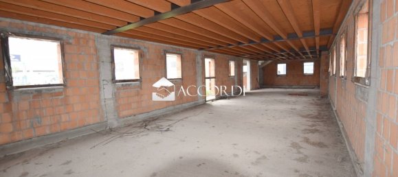 3 Schlafzimmer Haus in Montebelluna, Italy, Nr. 71748 4