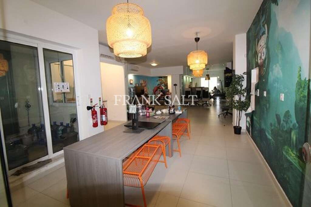 Bureau à Sliema, Malta 83m² No. 12248