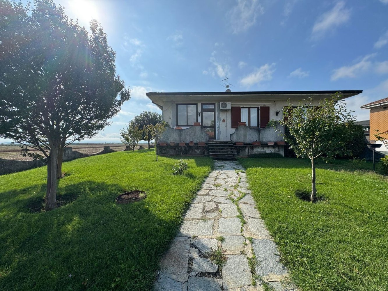 5 bedrooms Villa in Alessandria, Italy No. 353716