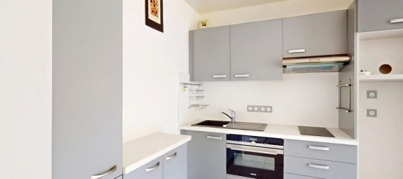1 bedroom Apartment in Emerainville, France No. 335093 4