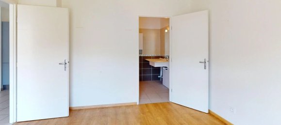 1 bedroom Apartment in Emerainville, France No. 335093 6