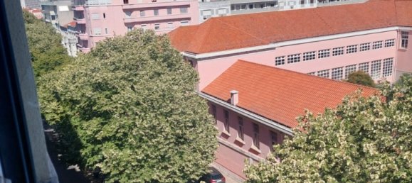 6 bedrooms Commercial property in Lisbon, Portugal No. 144980 7