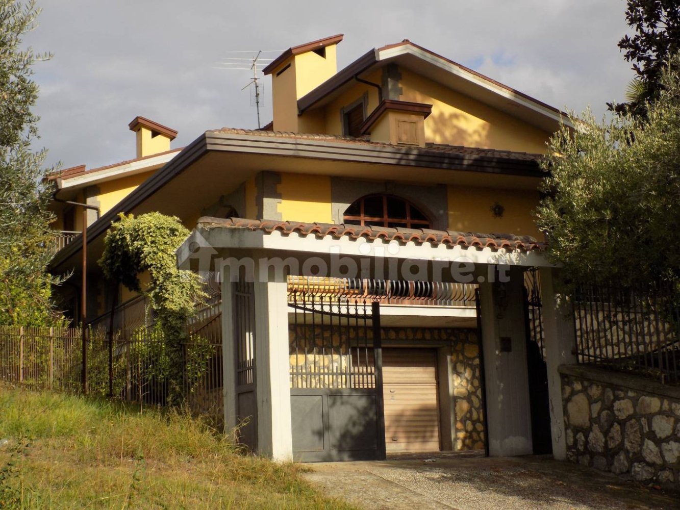 4 bedrooms Villa in Boville Ernica, Italy No. 341622