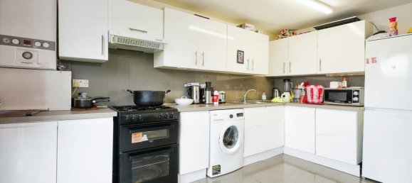 4 bedrooms House in Mitcham, United Kingdom No. 11602 2