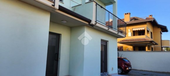 Квартира с 3 комнатами в Казореццо, Италия № 101986 6