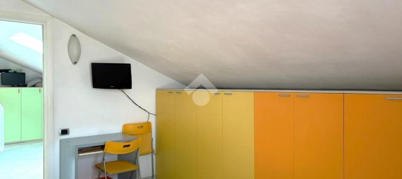 Квартира с 3 комнатами в Казореццо, Италия № 101986 4