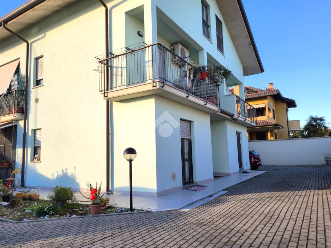 Квартира с 3 комнатами в Казореццо, Италия № 101986