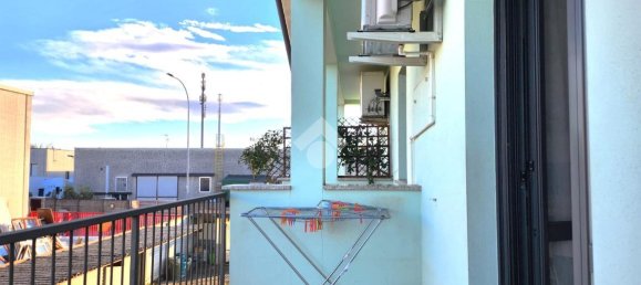 Квартира с 3 комнатами в Казореццо, Италия № 101986 12