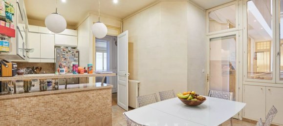 3 bedrooms Apartment in Paris, France No. 161997 9