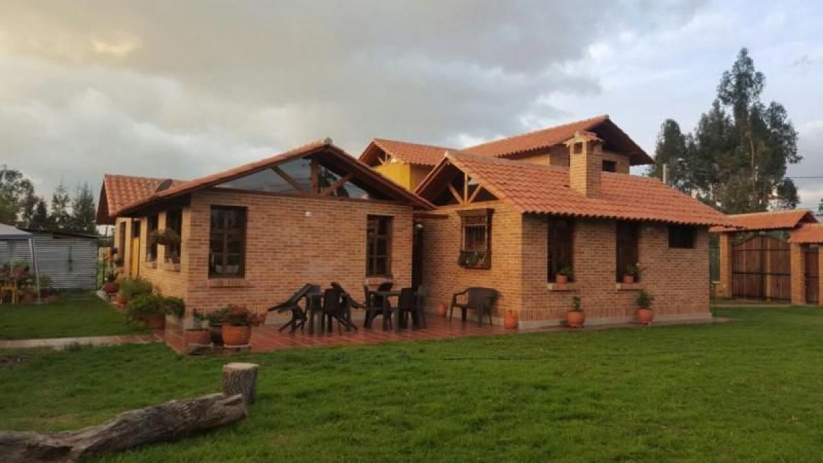 4 bedrooms House in Cundinamarca, Colombia No. 8132