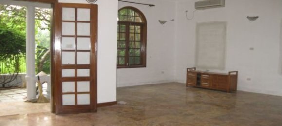 Villa de 4 dormitorios en Tay Ho, Vietnam No. 5719 9