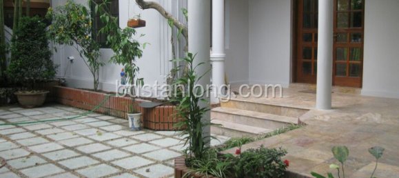 Villa de 4 dormitorios en Tay Ho, Vietnam No. 5719 6