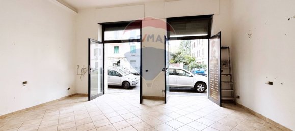 1 room Commercial property in Rome, Italy No. 114535 2