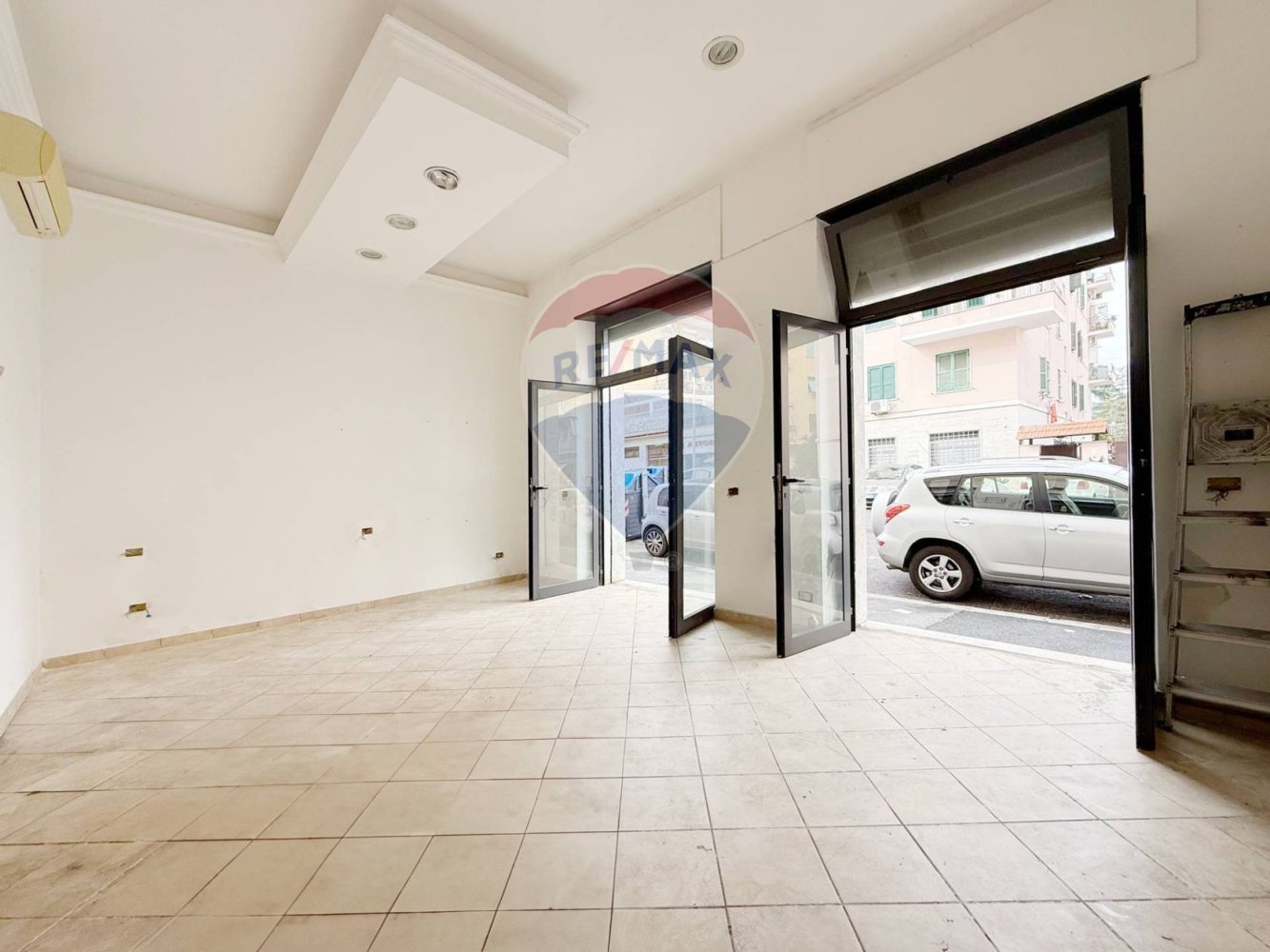 1 room Commercial property in Rome, Italy No. 114535