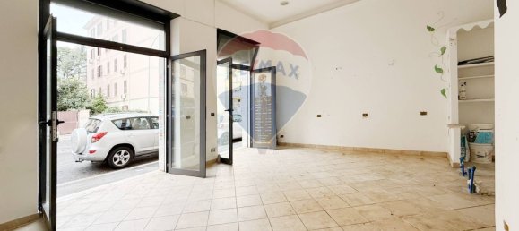 1 room Commercial property in Rome, Italy No. 114535 3