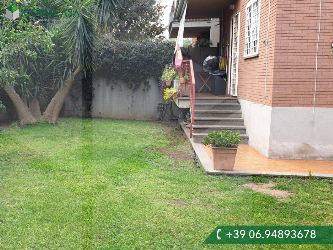 Квартира с 3 комнатами в Рим, Италия № 32584