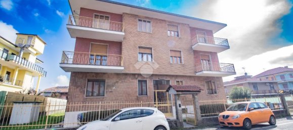 3 rooms Apartment in Turin, Italy No. 15074 3