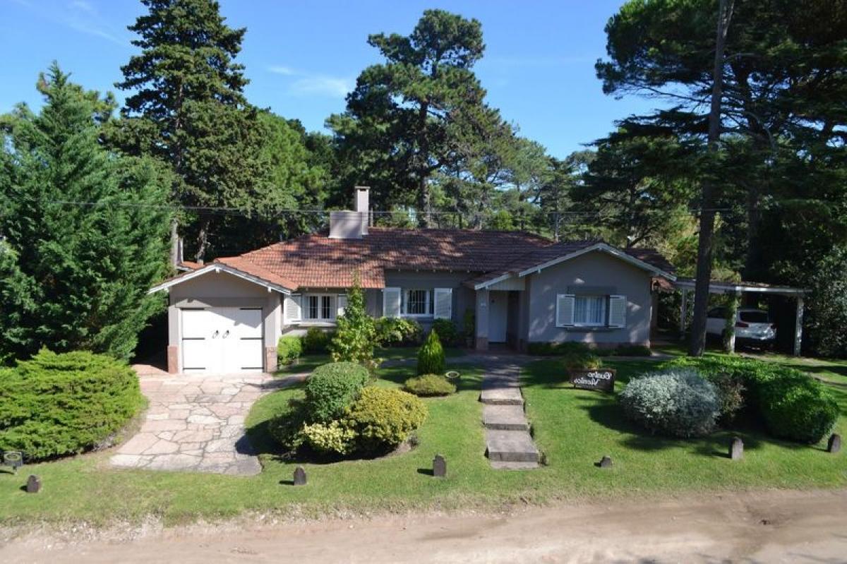 Дом с 4 спальнями в Мар-дель-Плата, Аргентина № 66215