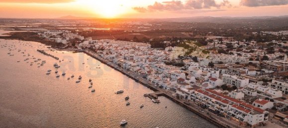 142m² Commercial property in Tavira, Portugal No. 206104 3