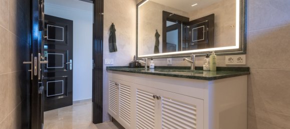 3 bedrooms Villa in Marbella, Spain No. 149944 16