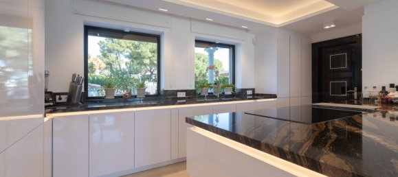 3 bedrooms Villa in Marbella, Spain No. 149944 6