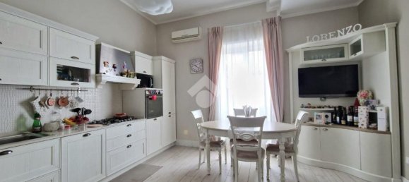 3 rooms Apartment in Naples, Italy No. 52478 6