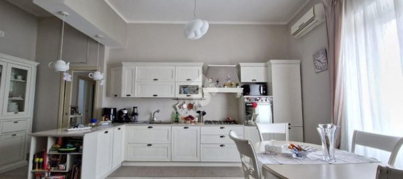 3 rooms Apartment in Naples, Italy No. 52478 8