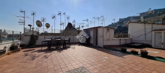 3 rooms Apartment in Naples, Italy No. 52478 3