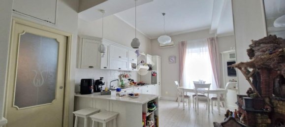 3 rooms Apartment in Naples, Italy No. 52478 9