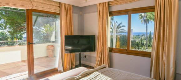 Villa de 5 dormitorios en Marbella, Spain No. 4732 16