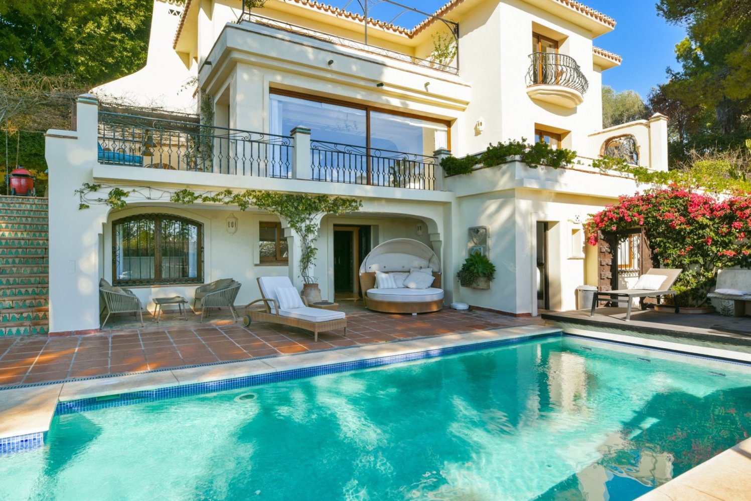 Villa de 5 dormitorios en Marbella, Spain No. 4732