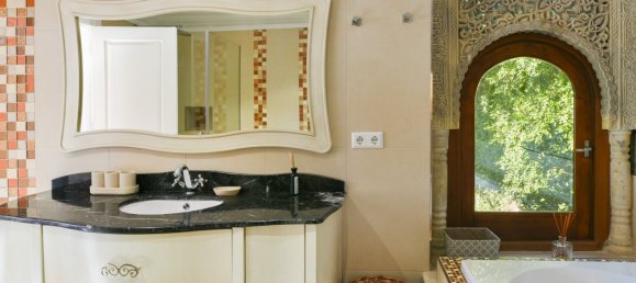 Villa de 5 dormitorios en Marbella, Spain No. 4732 24