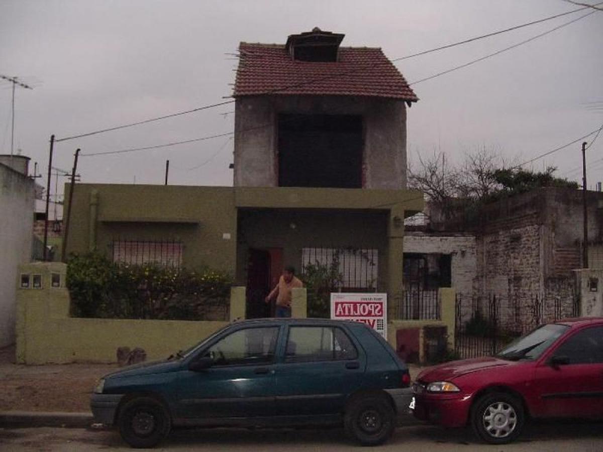 4 bedrooms House in General San Martin, Argentina No. 19275