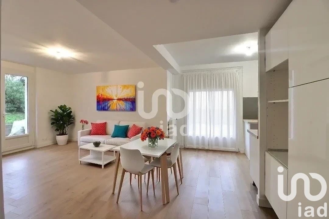 2 bedrooms Apartment in Tours, France No. 51228