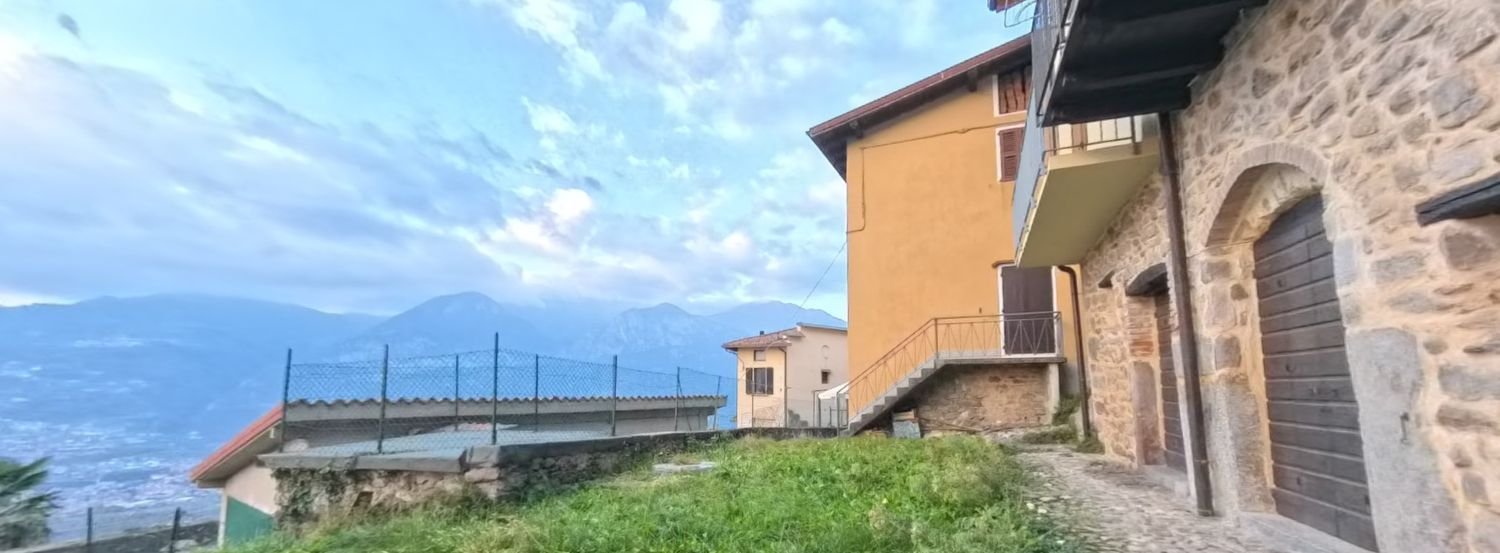 Дом с 5 комнатами в Пизонье, Италия № 4713